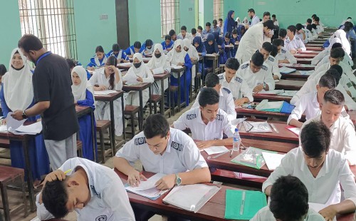 এসএসসি ও সমমানের পরীক্ষা ২০২৬  ফেনীর ৩৬ কেন্দ্রে ১৯৯ পরীক্ষার্থী অনুপস্থিত