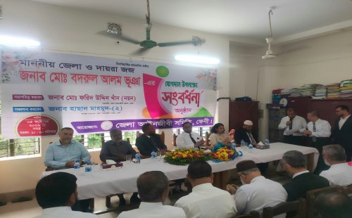 ফেনীতে জেলা ও দায়রা জজ বদরুল আলমকে আইনজীবী সমিতির সংবর্ধনা