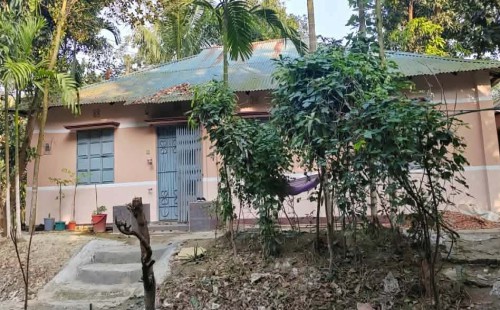 আদালতের আদেশ অমান্য করে রাস্তা নির্মাণের এক বছরেও প্রতিকার পাননি ভুক্তভোগী