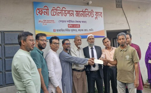 ফেনীর ৫ হত দরিদ্র পেলেন দেড় লাখ টাকার চেক