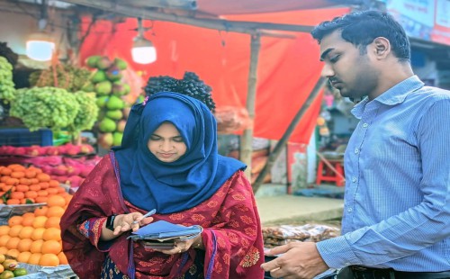 ফুলগাজীতে দ্রব্যমূল্য নিয়ন্ত্রণে ভ্রাম্যমাণ আদালতের জরিমানা