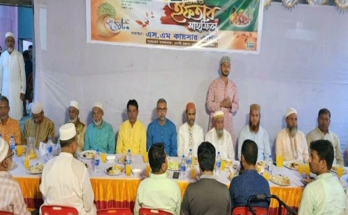 বেগম খালেদা জিয়ার মাগফিরাত কামনায়  রামপুরে এলিনের উদ্যোগে ইফতার মাহফিল