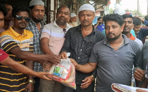 সোনাগাজীতে ২শত সিএনজি শ্রমীক পেলো ঈদ উপহার