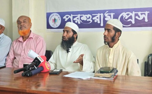 পরশুরামে মারকাজুল উলুম মাদ্রাসার উপদেষ্টার বিরুদ্ধে অভিযোগ