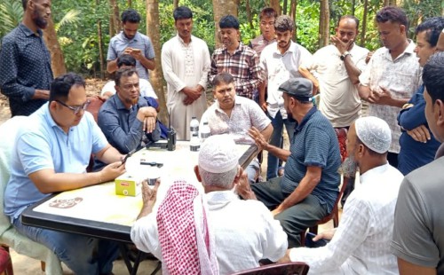 পরিবেশ মন্ত্রীর নির্দেশে হিন্দু ও মুসলিম পরিবারের বিরোধ নিষ্পত্তি