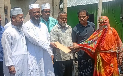 দাগনভূঞায় আগুনে ক্ষতিগ্রস্তদের মাঝে জামায়াত‘র সহায়তা