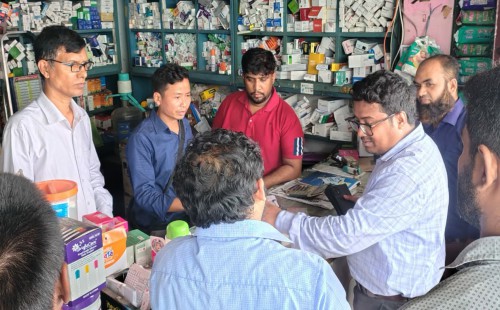 মিরসরাইয়ে ৫ ফার্মেসীকে ২৭ হাজার টাকা জরিমানা
