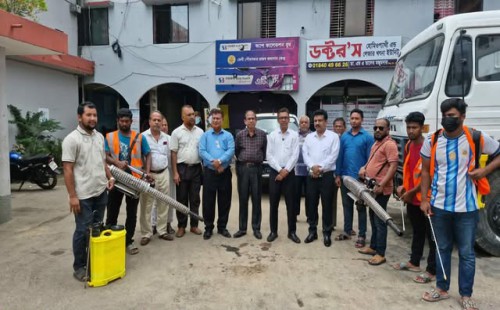 ফেনীতে ডেঙ্গু প্রতিরোধে পৌর এলাকায়  মাসব্যাপী মশক নিধন অভিযান শুরু
