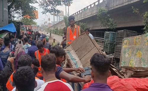 ফেনীতে ভ্রাম্যমাণ আদালতের অভিযান   ফুটপাত উচ্ছেদ, ২ রেস্তোরাঁকে ২১ হাজার ৫শ টাকা জরিমানা
