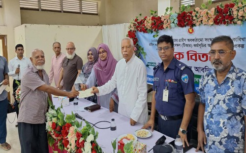 ফেনীতে টিআর-কাবিখার আড়াই কোটি টাকার চেক বিতরণ