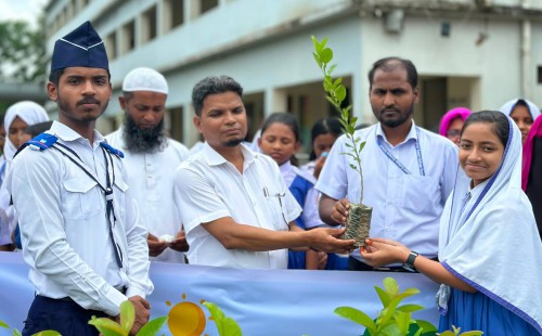 ফেনীতে ফুলকুঁড়ি আসরের বৃক্ষরোপণ