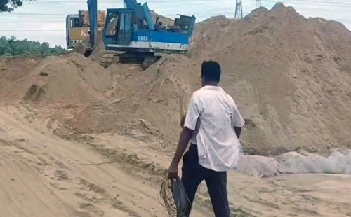ফেনীর ছাগলনাইয়ায় সোয়া ২ লাখ ঘন ফুট বালু লোপাট